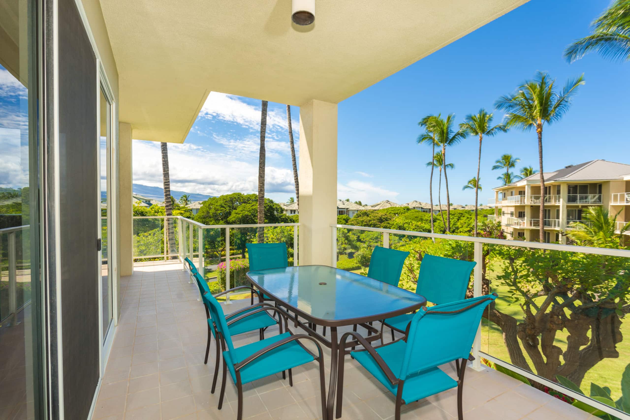 Newly Renovated 2 bedroom Condo, Close Beach - Photo 29
