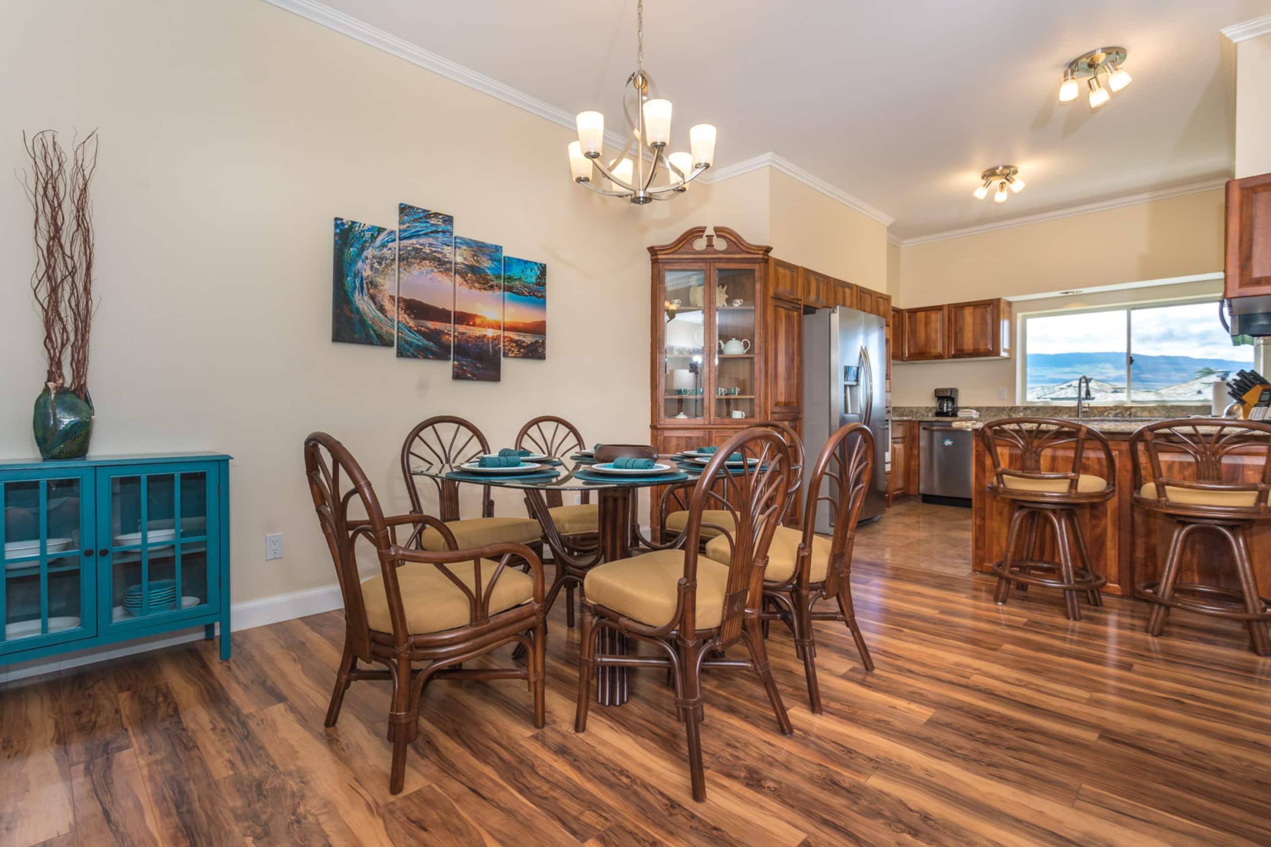 Newly Renovated 2 bedroom Condo, Close Beach - Photo 16