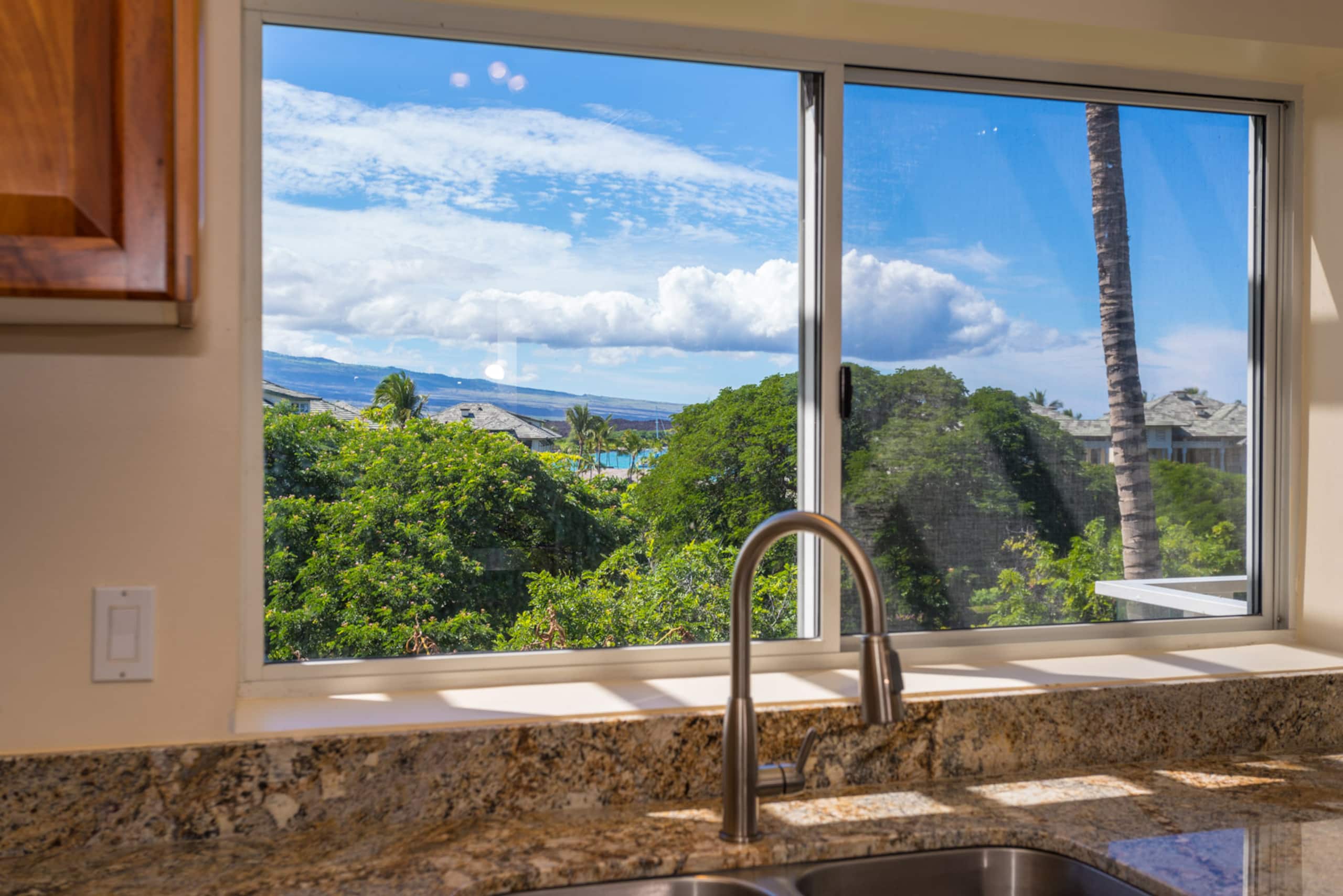Newly Renovated 2 bedroom Condo, Close Beach - Photo 23
