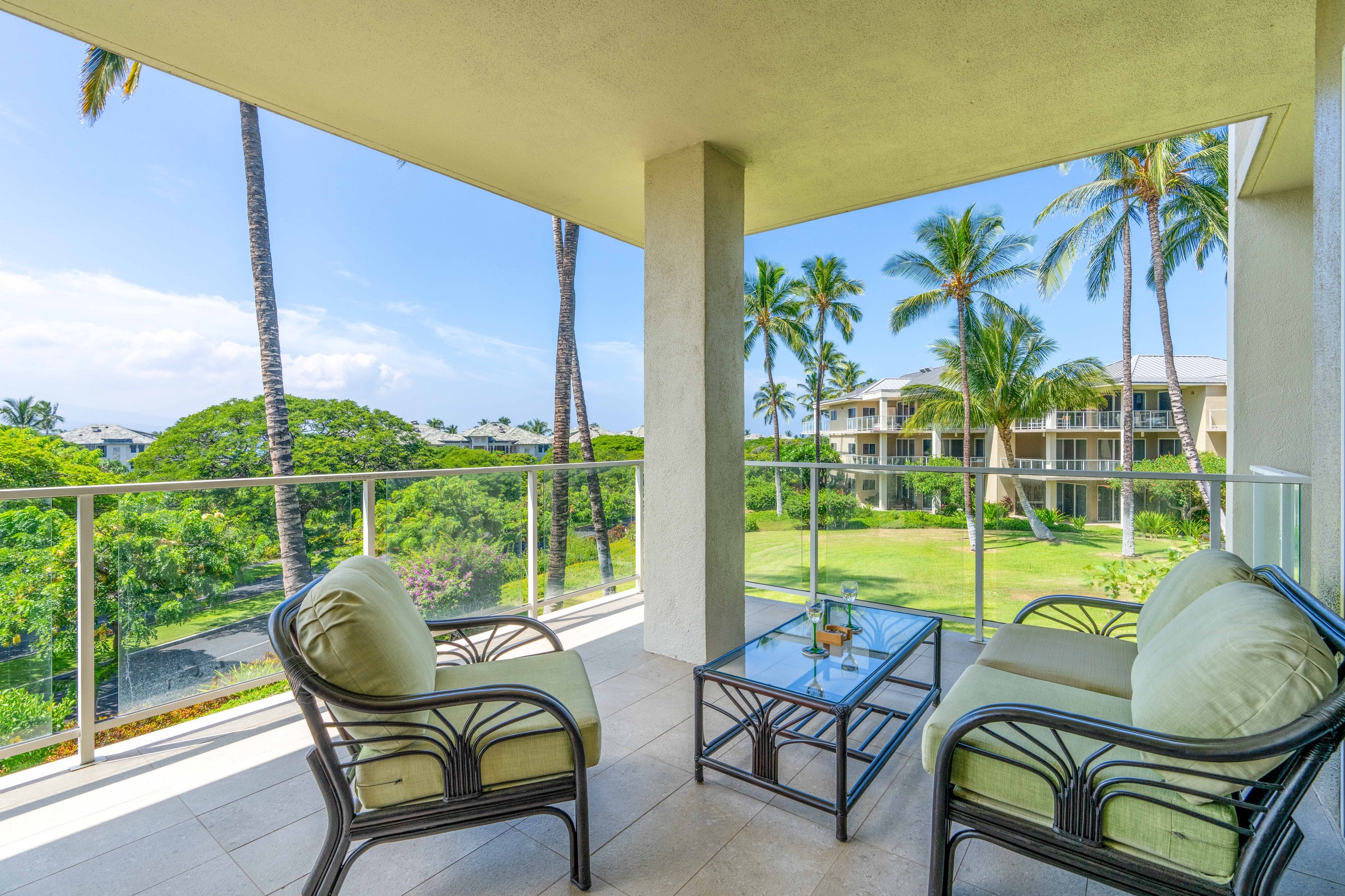 Newly Renovated 2 bedroom Condo, Close Beach - Photo 14