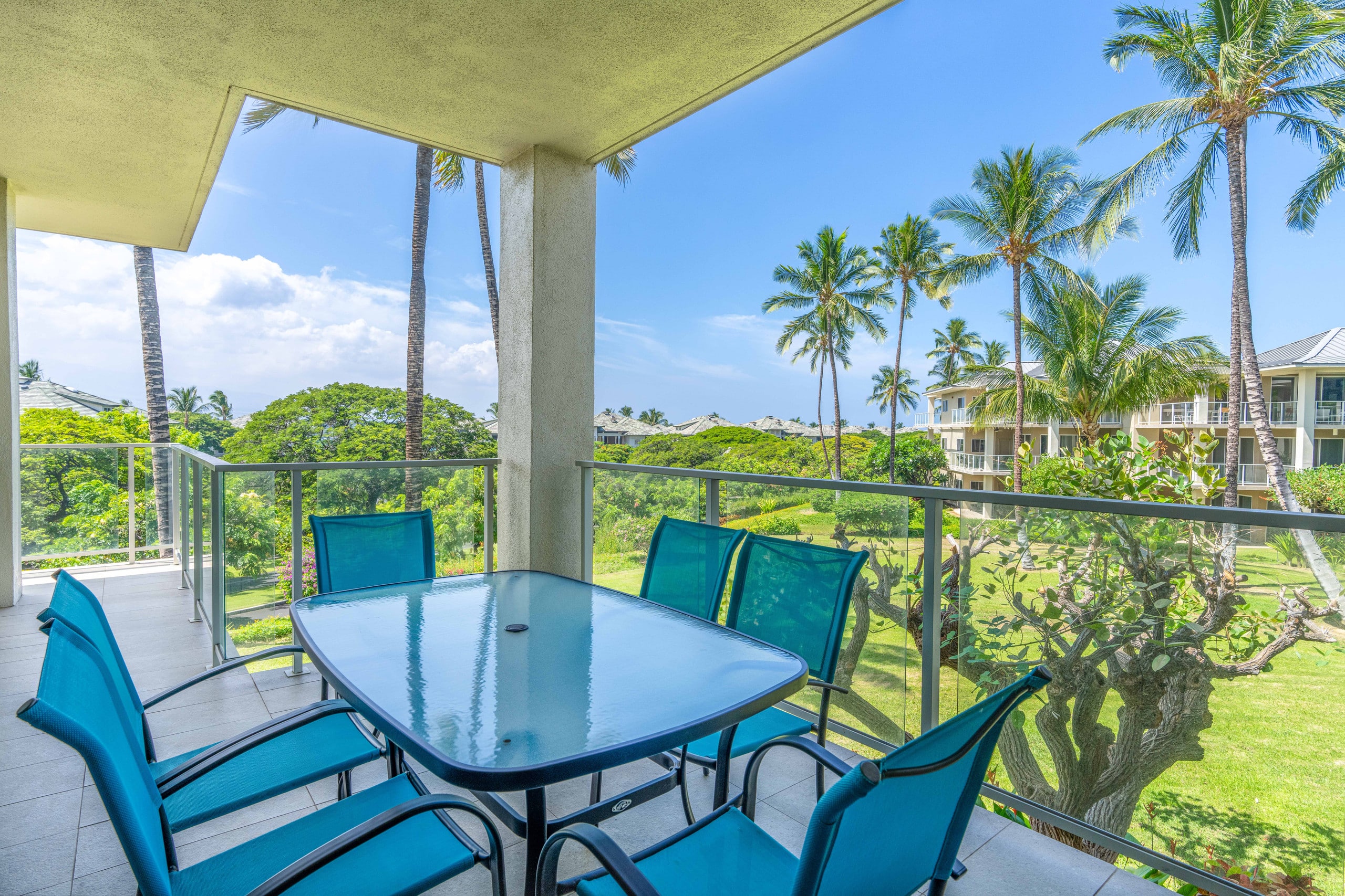 Newly Renovated 2 bedroom Condo, Close Beach - Photo 18