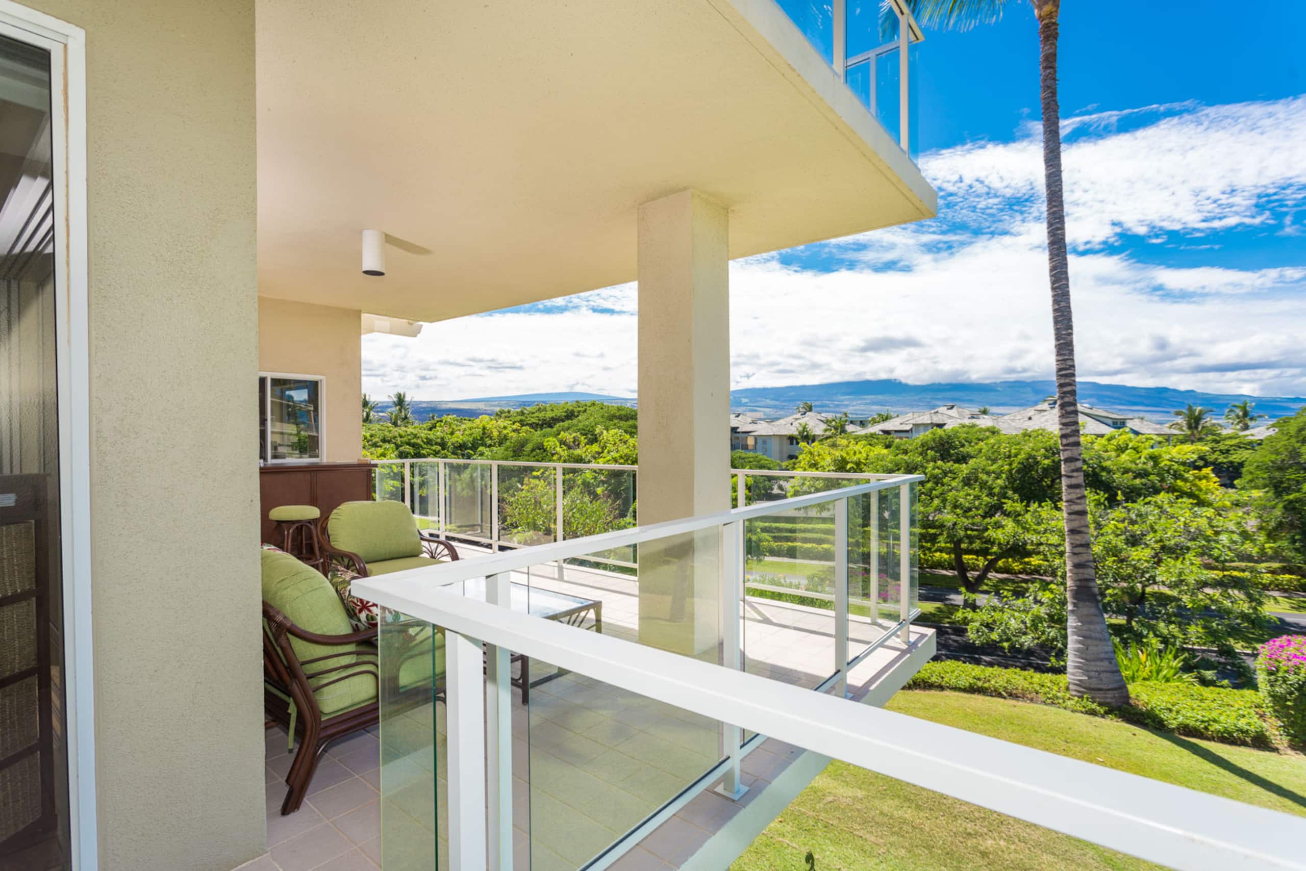 Newly Renovated 2 bedroom Condo, Close Beach - Photo 27
