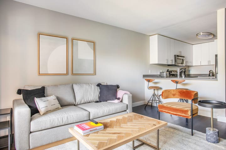 Blueground | Sunnyvale, gym, pool, courts gallery image 3