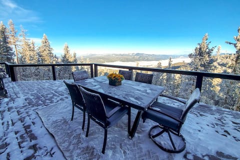 Luxury Ski-In/Out Getaway w/ Hot Tub & Views!