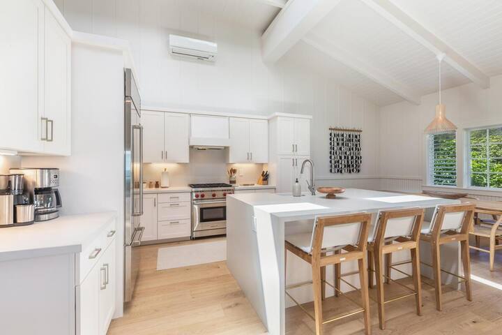 Beachfront Haena home with A/C – Near Tunnels Beac gallery image 2