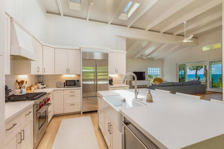 Modern Beachfront Home by Tunnels Beach gallery image 4