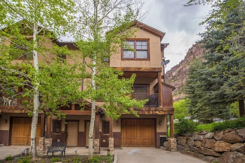 Vibrant Ouray Townhome | Close to Downtown | A/C