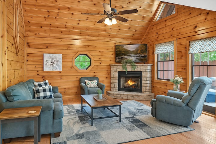 Pet-friendly Cabin Indoor Pool Access Theater Hot Tub Game Room 3br - Tennessee (State)
