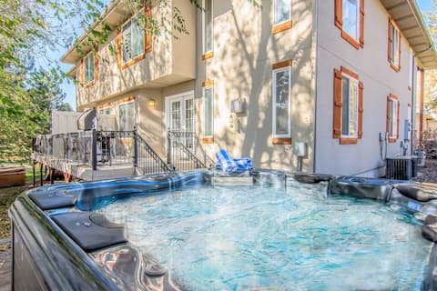 Modern Parkside Home! Hot Tub * XBox * Ping Pong *