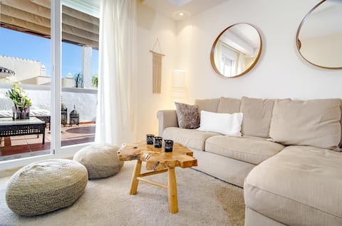 AR23 - Holiday Flat, Puerto Banus by Roomservices