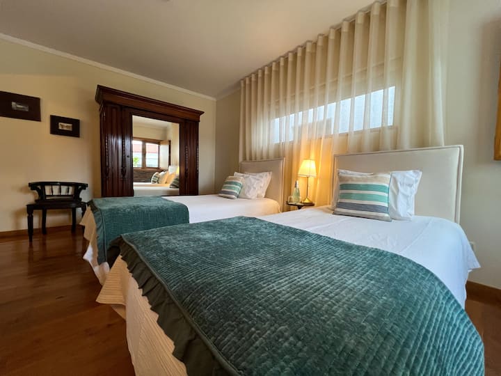 带单人床的房间