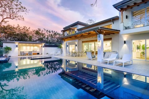 Huge 6 Bedroom Oceanfront Luxury Estate