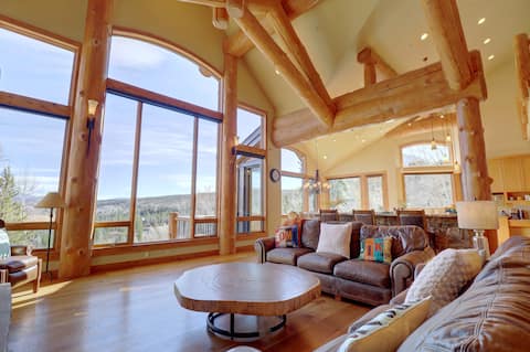 Luxury Pet Friendly Home, Private Hot tub.