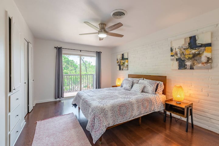 Tretia spálňa s manželskou posteľou King s balkónom