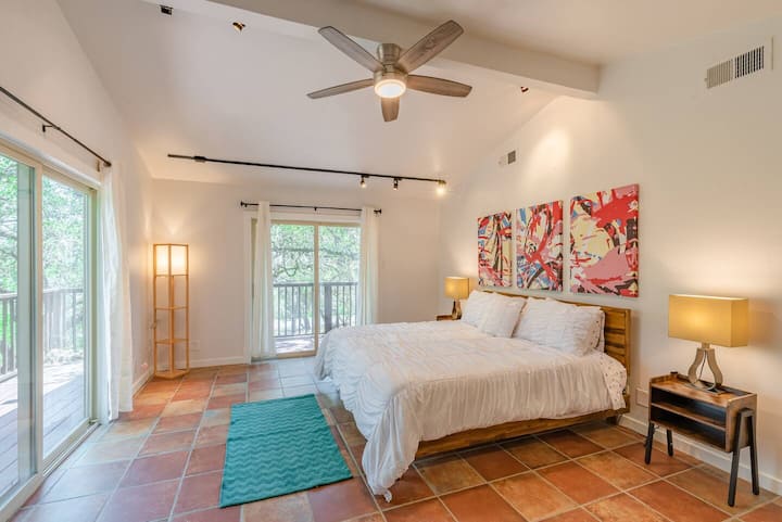 2. spálňa s manželskou posteľou King a balkónom