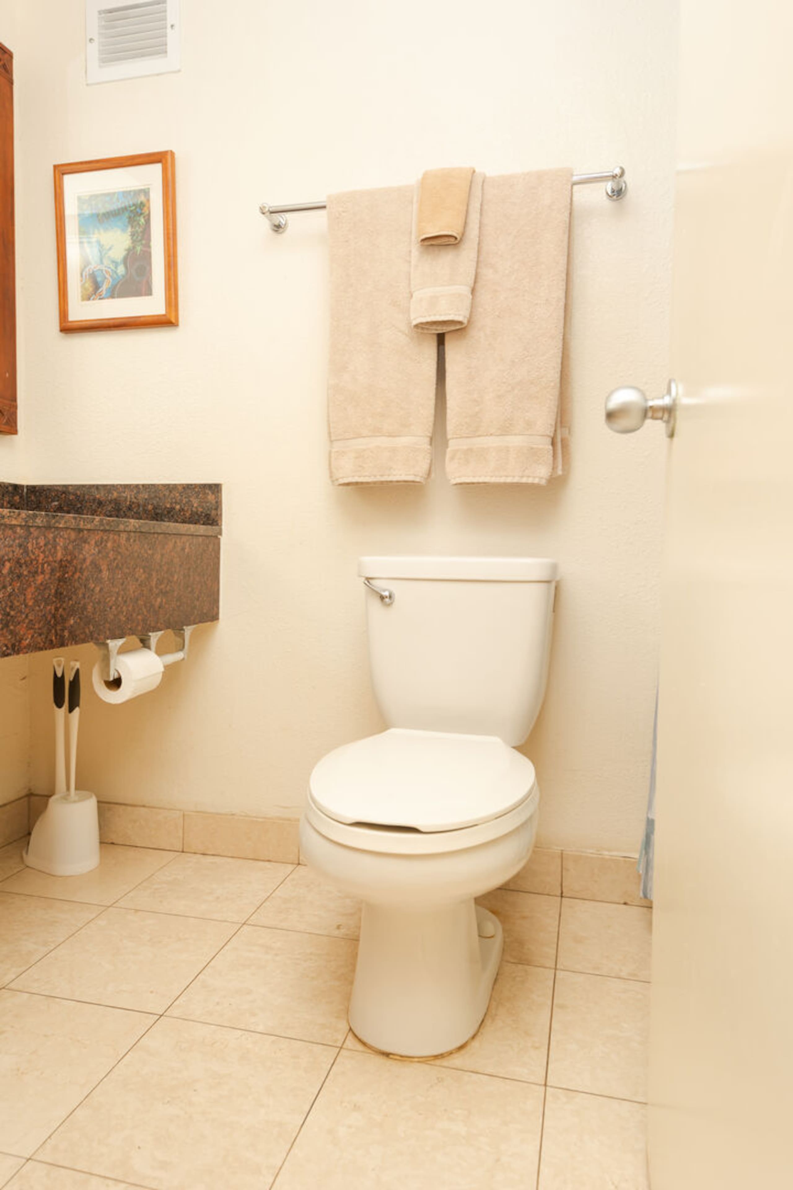 Condo in Honolulu · ★4.68 · 1 bedroom · 2 beds · 1 private bath - Image 11