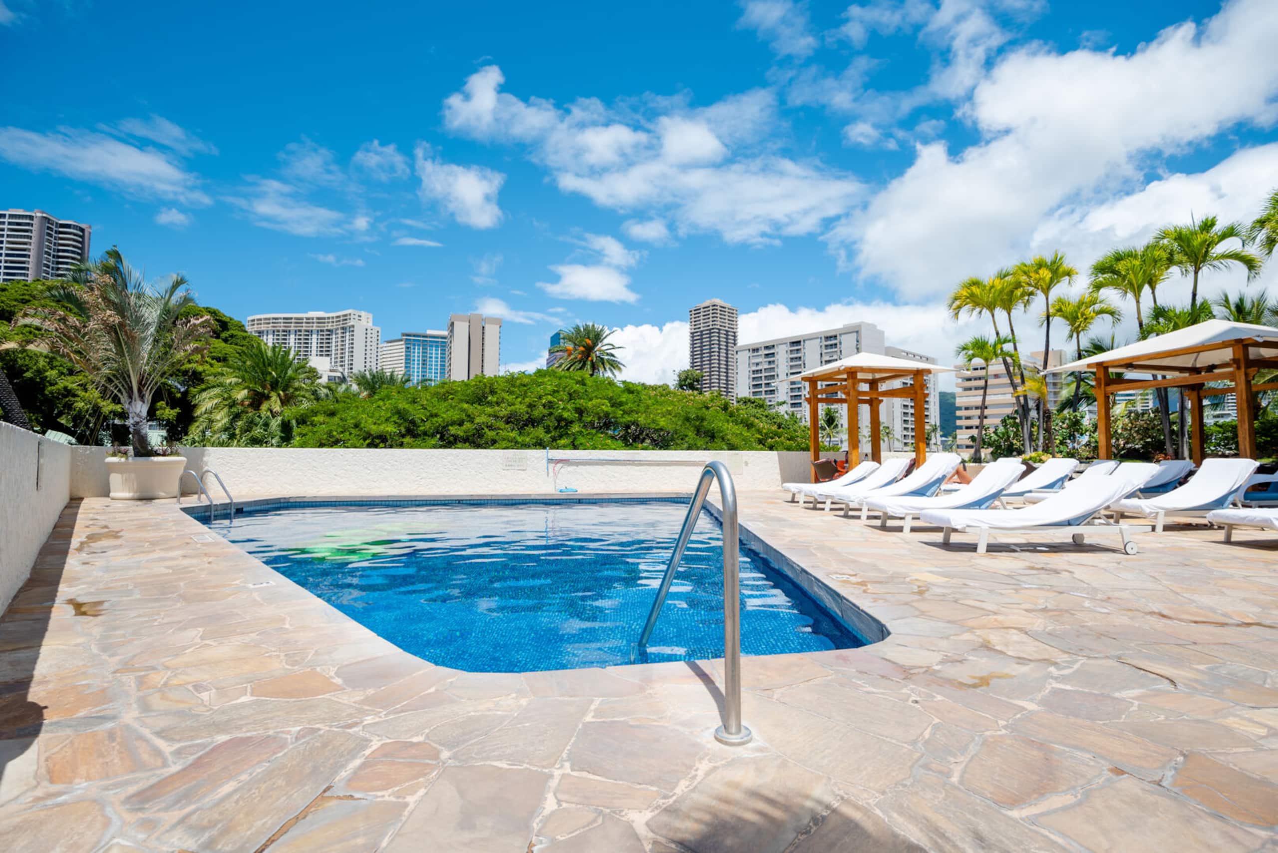 Condo in Honolulu · ★4.68 · 1 bedroom · 2 beds · 1 private bath - Image 5