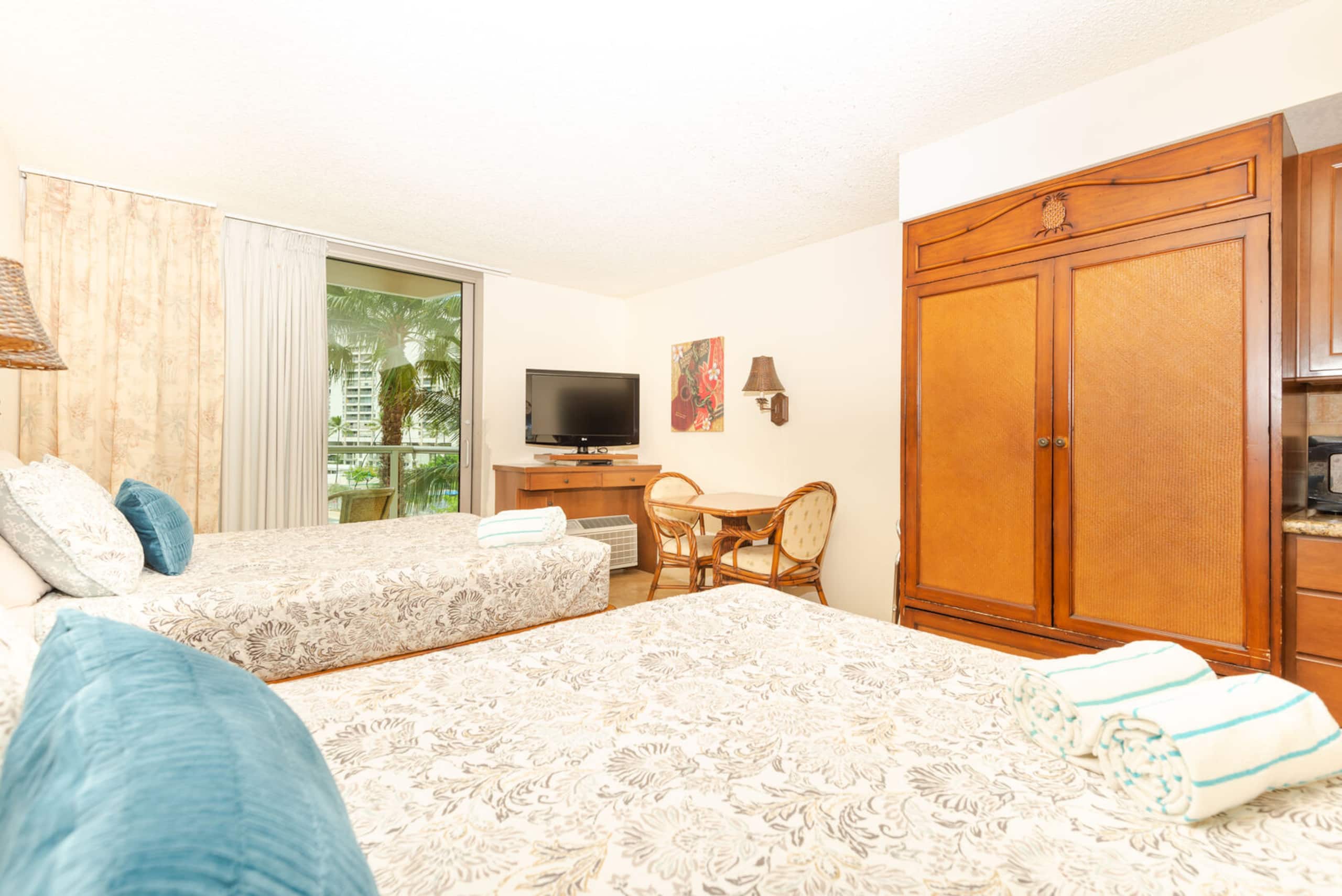 Condo in Honolulu · ★4.68 · 1 bedroom · 2 beds · 1 private bath - Image 9