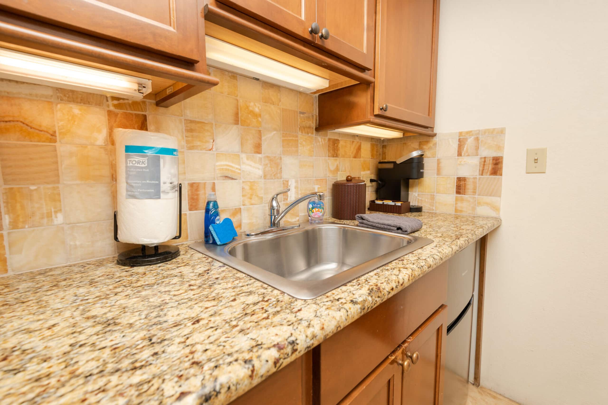 Condo in Honolulu · ★4.68 · 1 bedroom · 2 beds · 1 private bath - Image 12