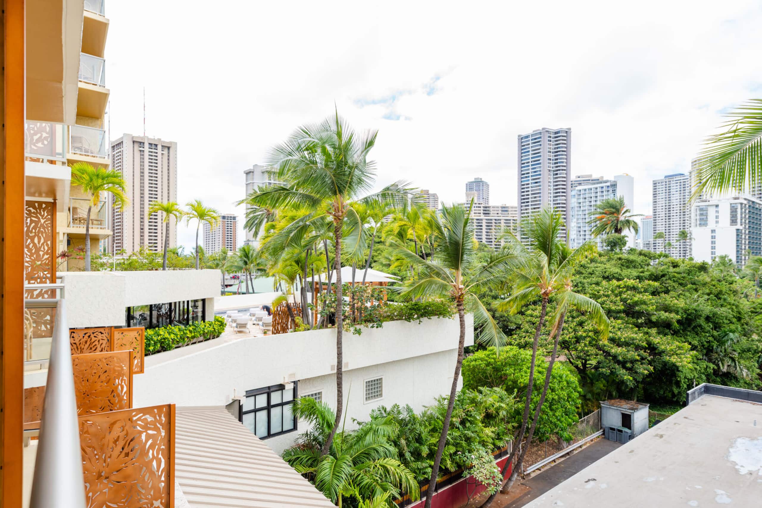 Condo in Honolulu · ★4.68 · 1 bedroom · 2 beds · 1 private bath - Image 18