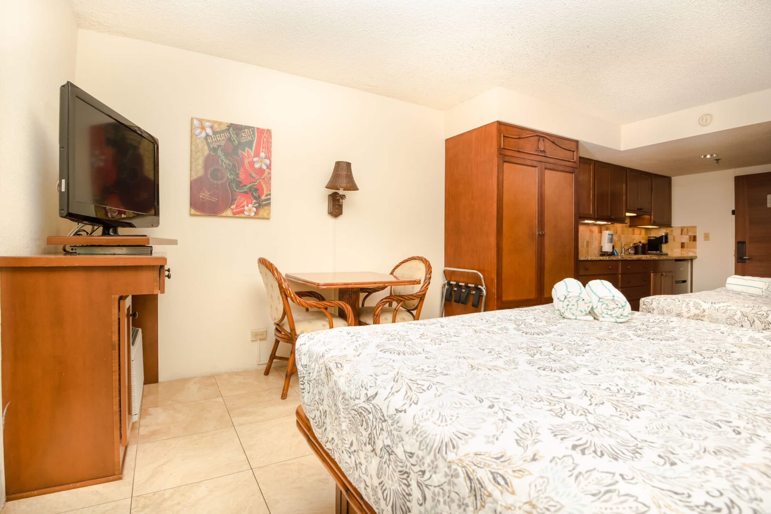 Condo in Honolulu · ★4.68 · 1 bedroom · 2 beds · 1 private bath - Image 6