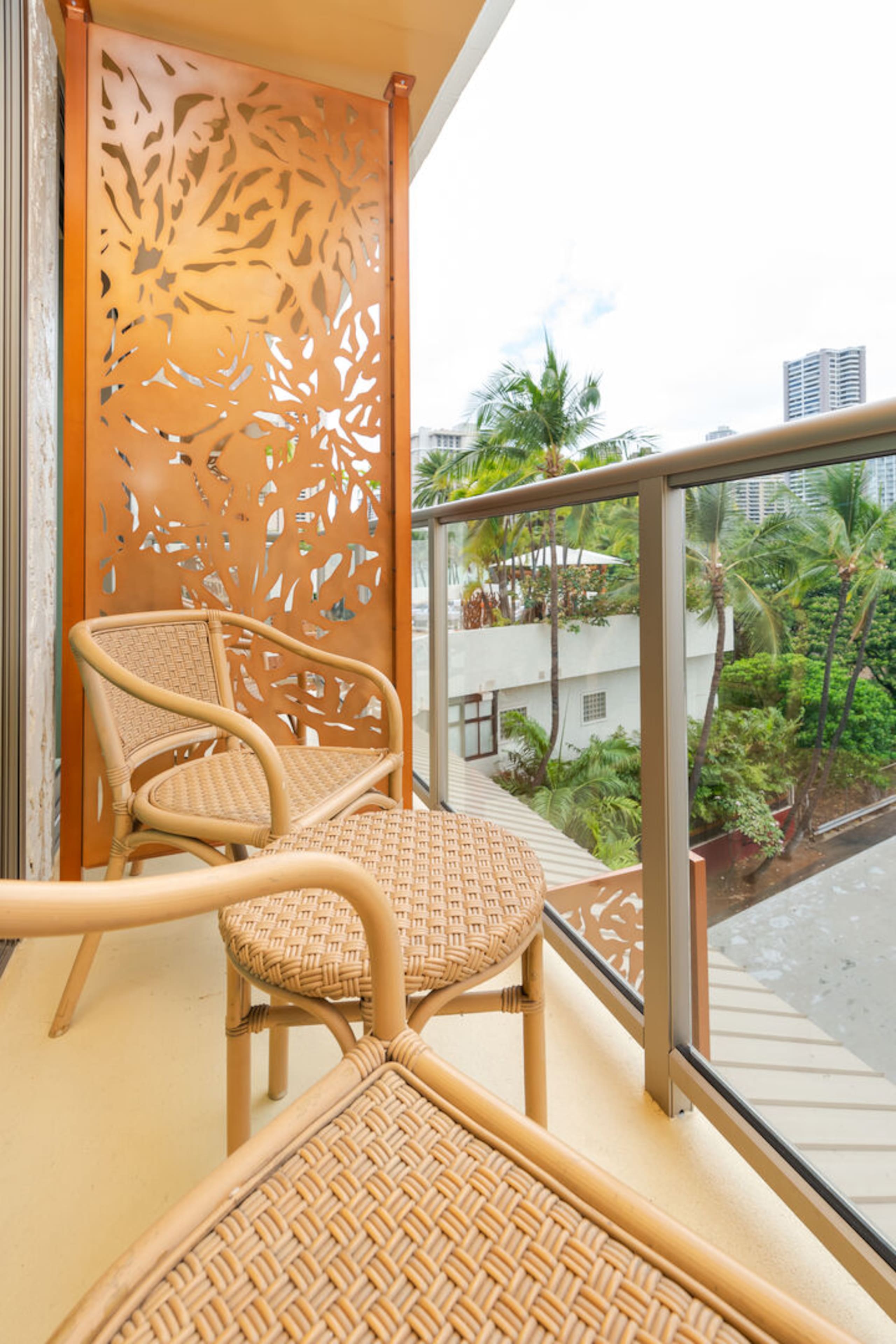Condo in Honolulu · ★4.68 · 1 bedroom · 2 beds · 1 private bath - Image 2