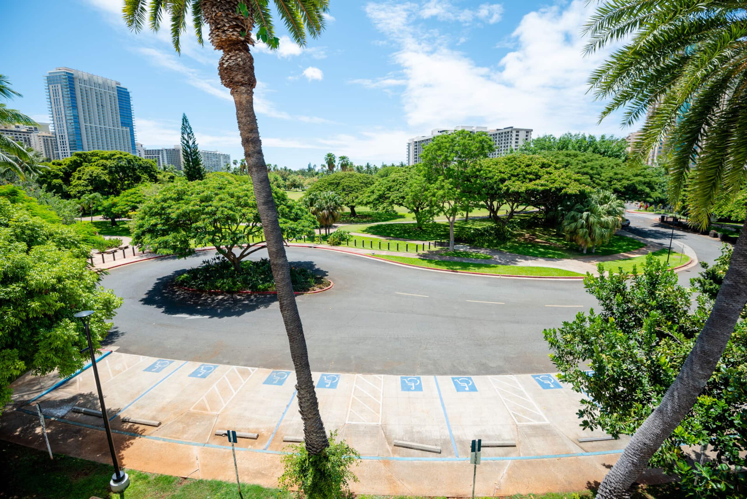 Condo in Honolulu · ★4.68 · 1 bedroom · 2 beds · 1 private bath - Image 31