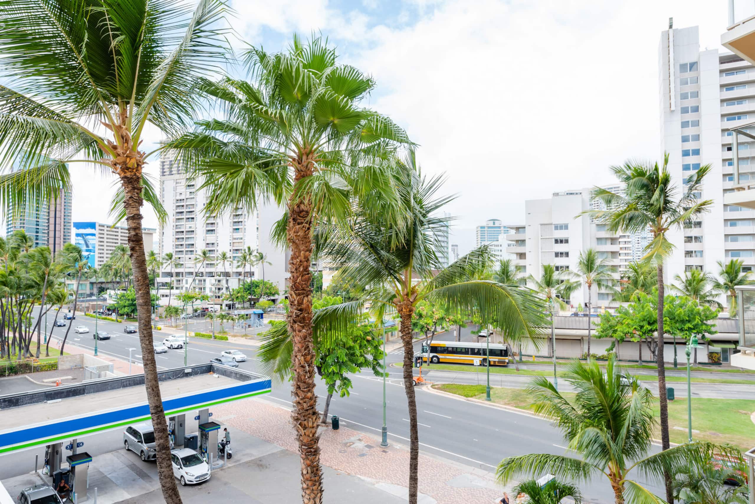 Condo in Honolulu · ★4.68 · 1 bedroom · 2 beds · 1 private bath - Image 19