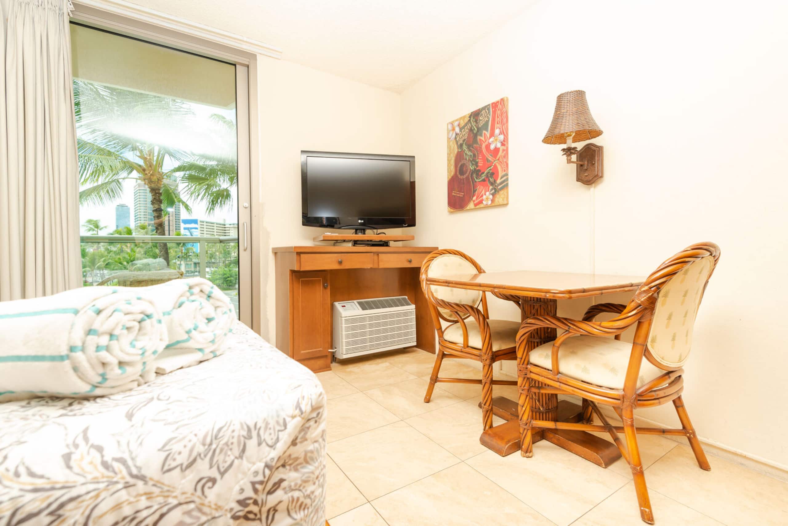 Condo in Honolulu · ★4.68 · 1 bedroom · 2 beds · 1 private bath - Image 3