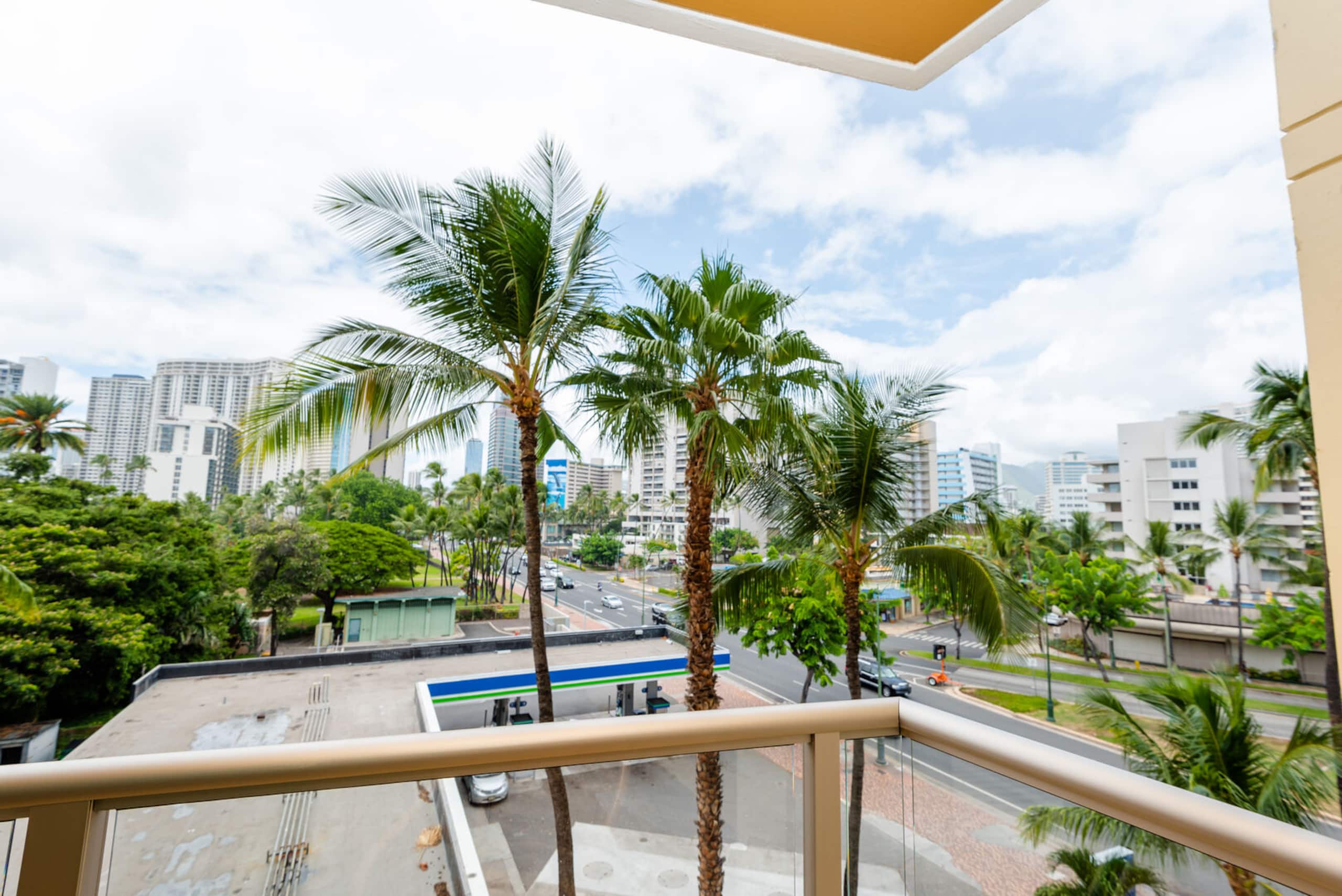 Condo in Honolulu · ★4.68 · 1 bedroom · 2 beds · 1 private bath - Image 20