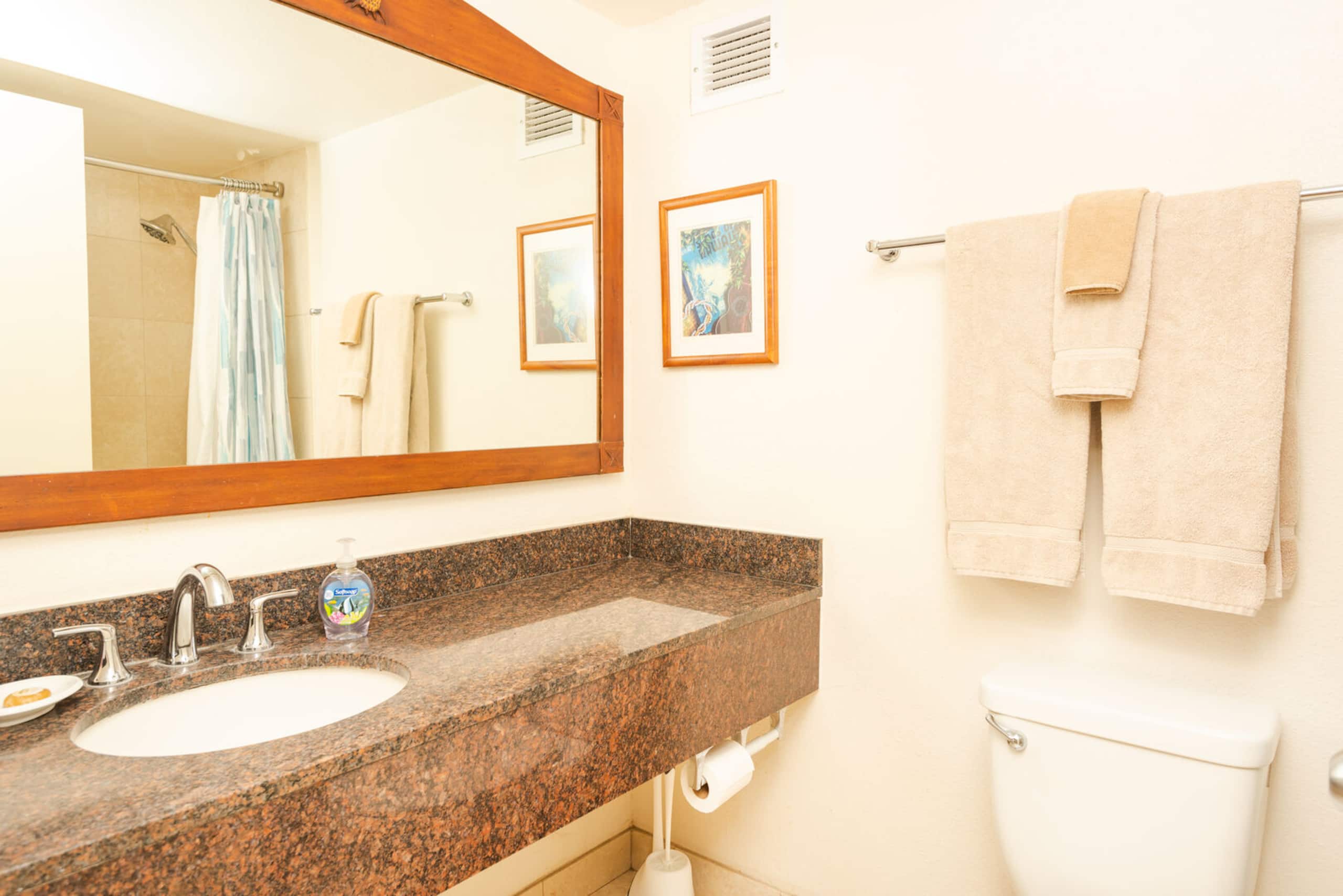 Condo in Honolulu · ★4.68 · 1 bedroom · 2 beds · 1 private bath - Image 10