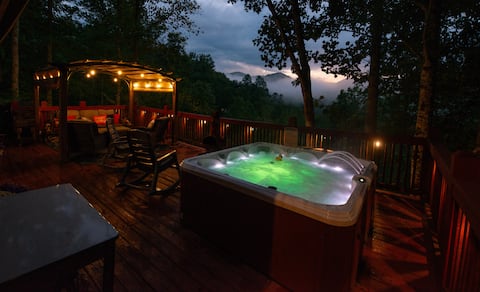 Hot Tub, Fire Pit & Lake Access! Almond Cabin