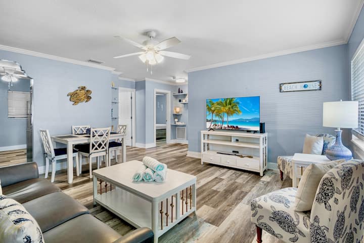 Dog-friendly Home! 4 Mins To Beach - Anna Maria Island, FL