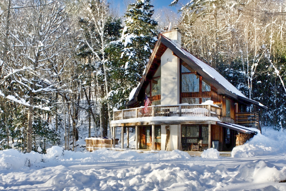 Northeast Passage Chalet with a great outdoor hot - Chalets for
