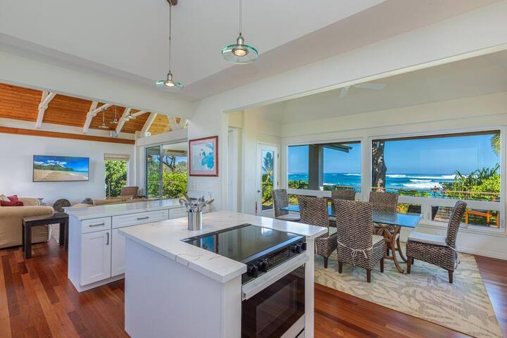 Luxury Beachfront Home in Haena gallery image 3
