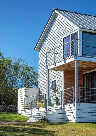 Island House: Clean Modern Design w/ Ocean Views gallery image 3