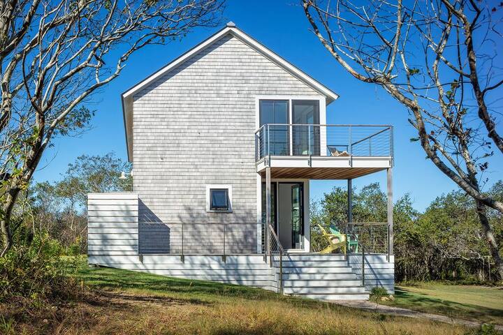 Island House: Clean Modern Design w/ Ocean Views gallery image 4