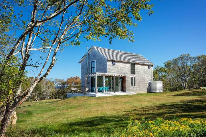 Island House: Clean Modern Design w/ Ocean Views gallery image 2