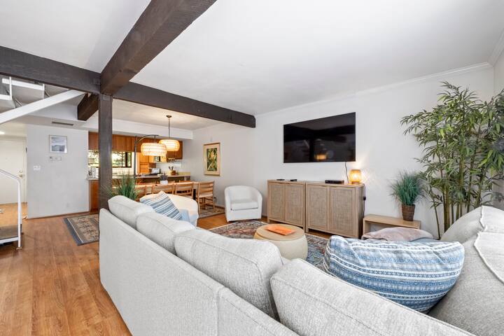 11CT-Spacious Townhome,Patio,BBQ,Private balconies gallery image 2