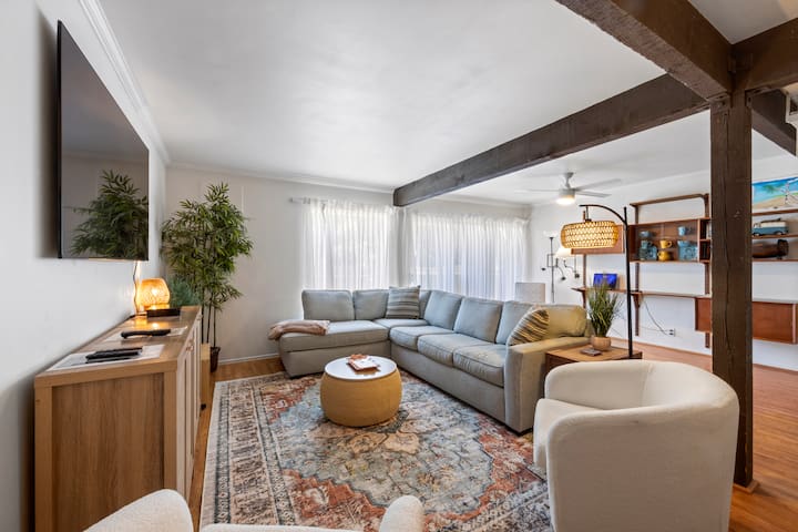 11CT-Spacious Townhome,Patio,BBQ,Private balconies