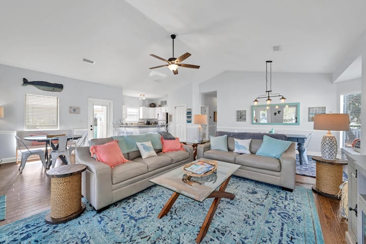 Crystal Beach, 3 Blocks 2 Beach, Great Comm + Pool - Destin, FL