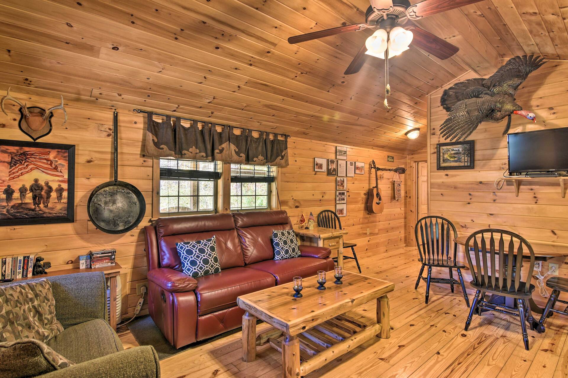 Parsons ‘Semper Fi’ Cabin w/ Fire Pit!
