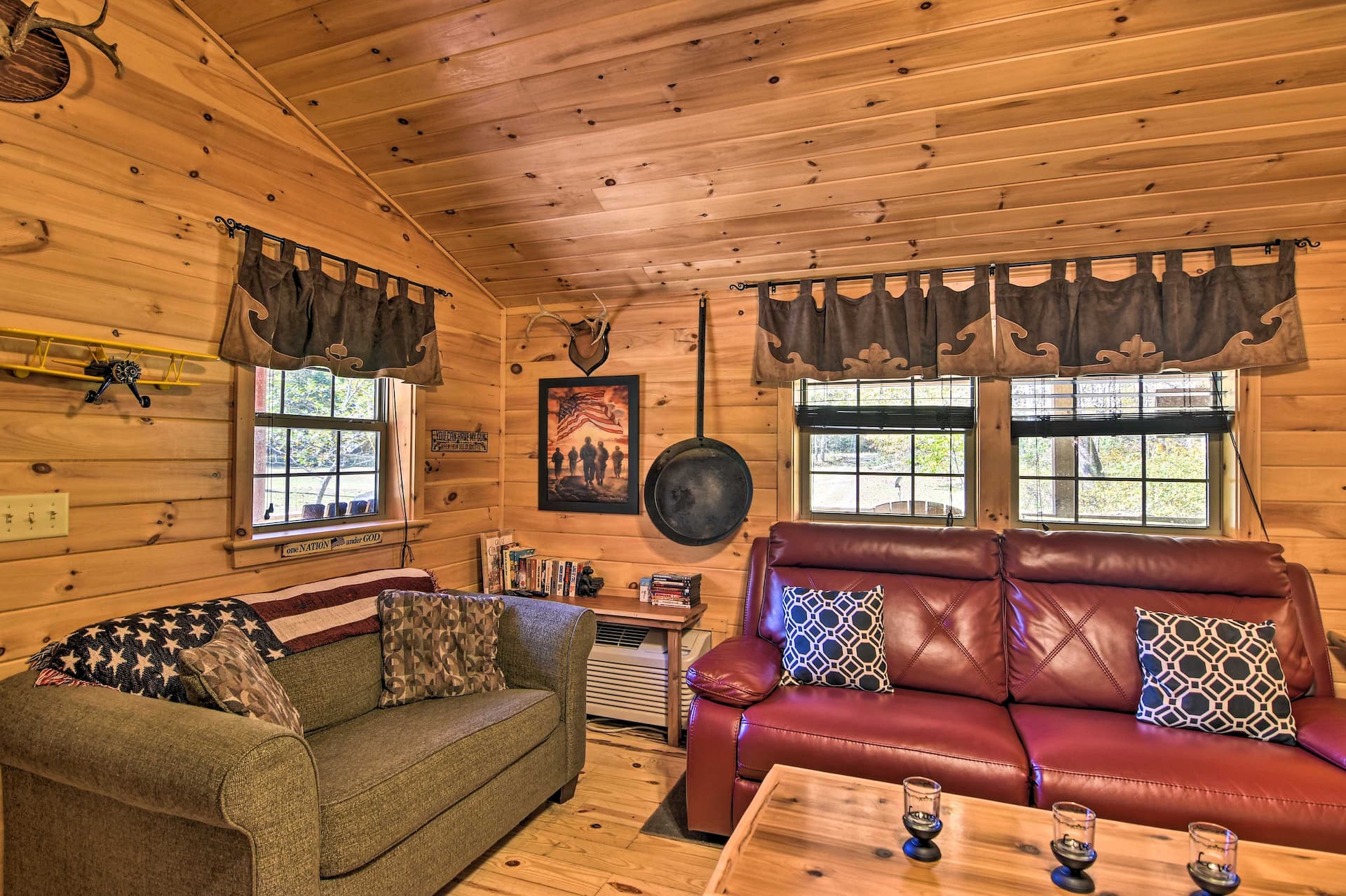 Parsons ‘Semper Fi’ Cabin w/ Fire Pit! — foto 5