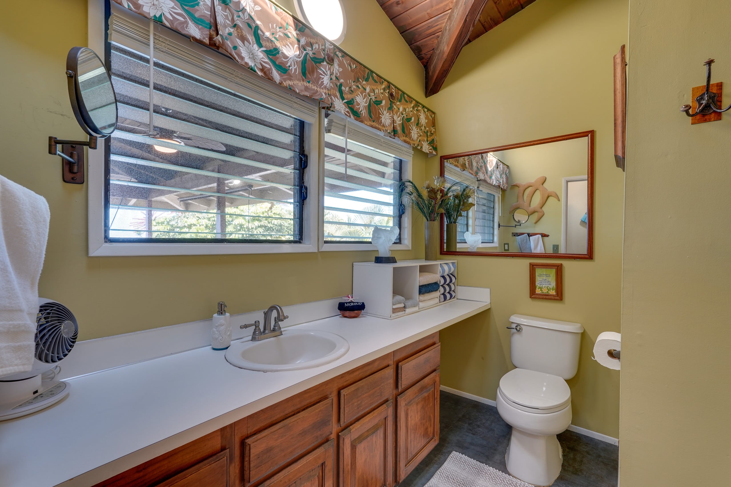 Home in Kailua-Kona · ★4.64 · 3 bedrooms · 4 beds · 2 baths - Image 20