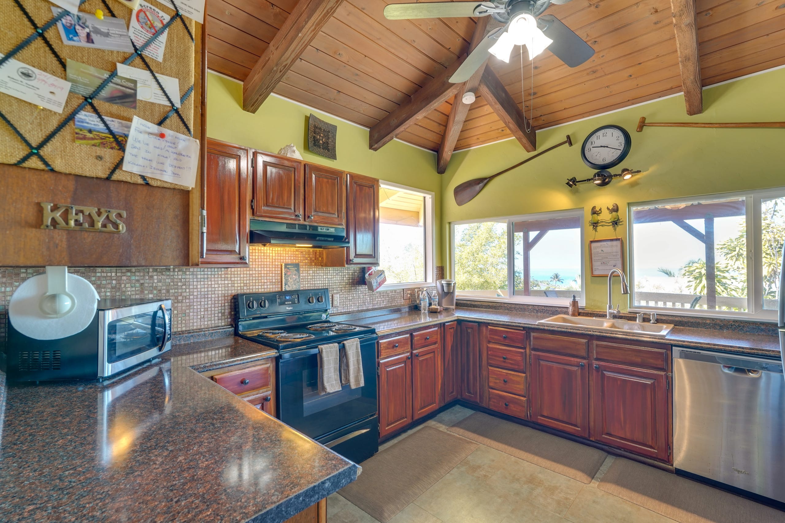 Home in Kailua-Kona · ★4.64 · 3 bedrooms · 4 beds · 2 baths - Image 10