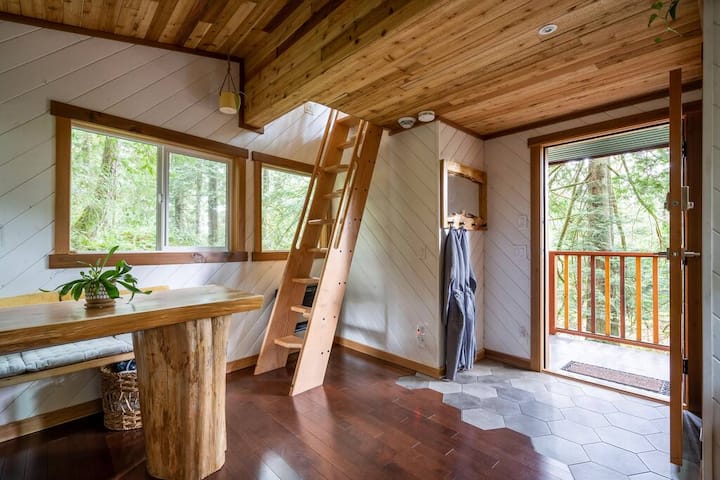 East Sooke Tree House - Sooke