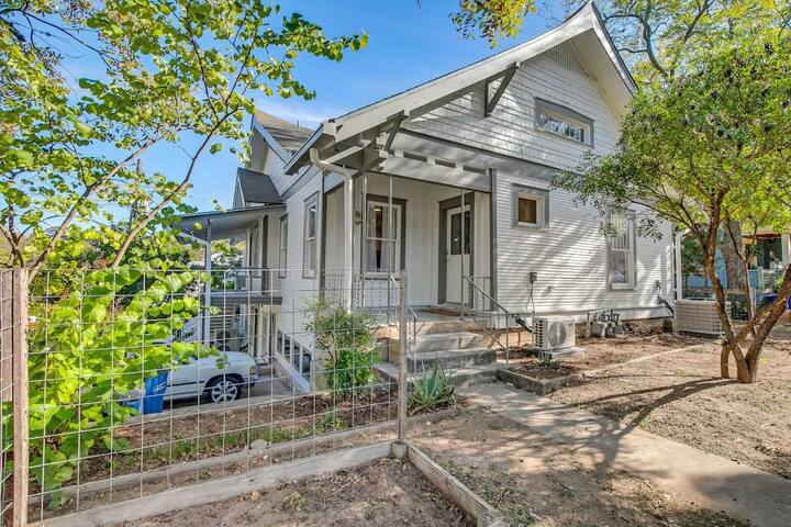 Charming downtown Austin 6 bedroom Mansion gallery image 3