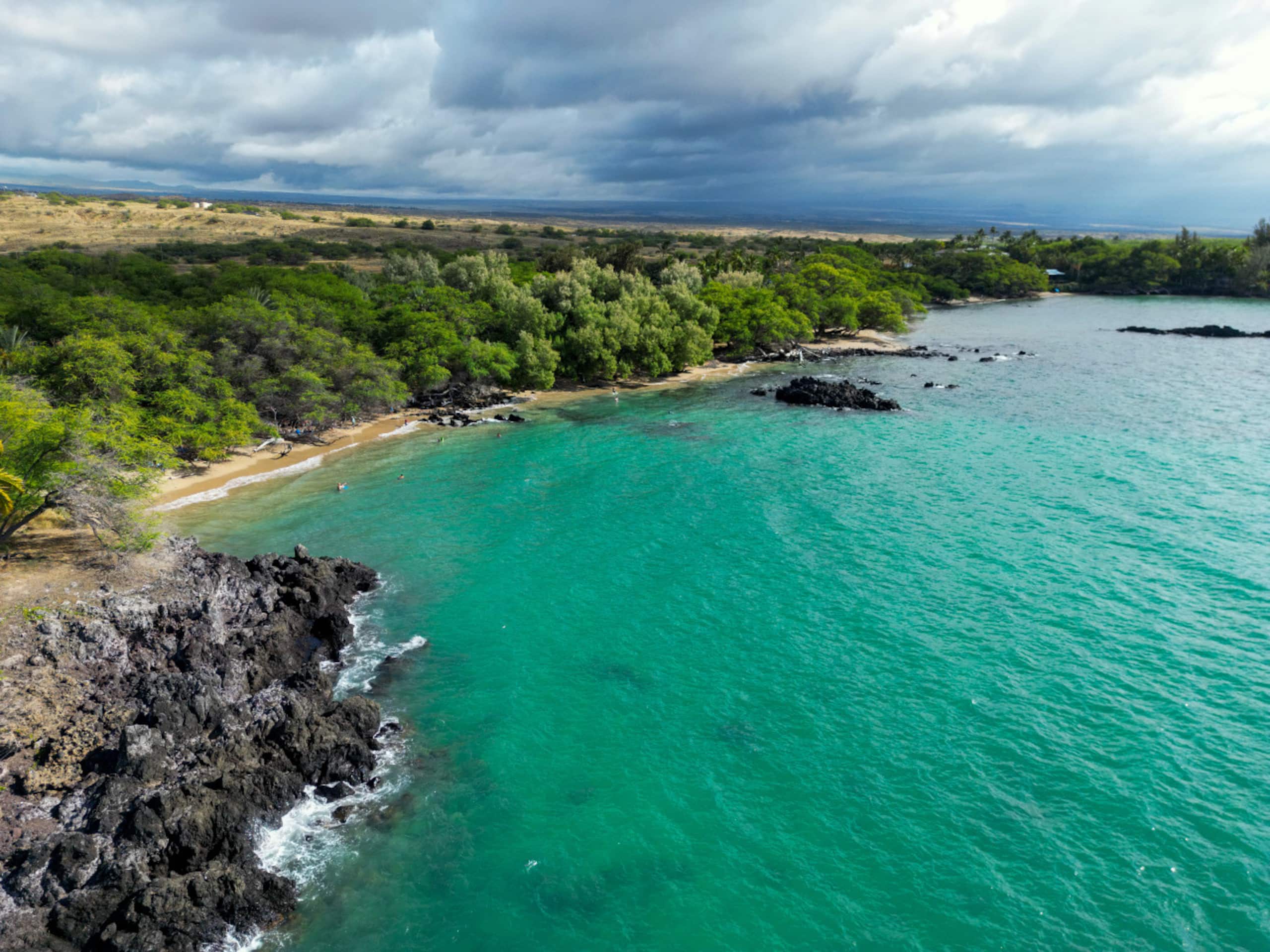 Condo in Kailua-Kona · ★4.87 · 2 bedrooms · 3 beds · 2 private baths - Image 3