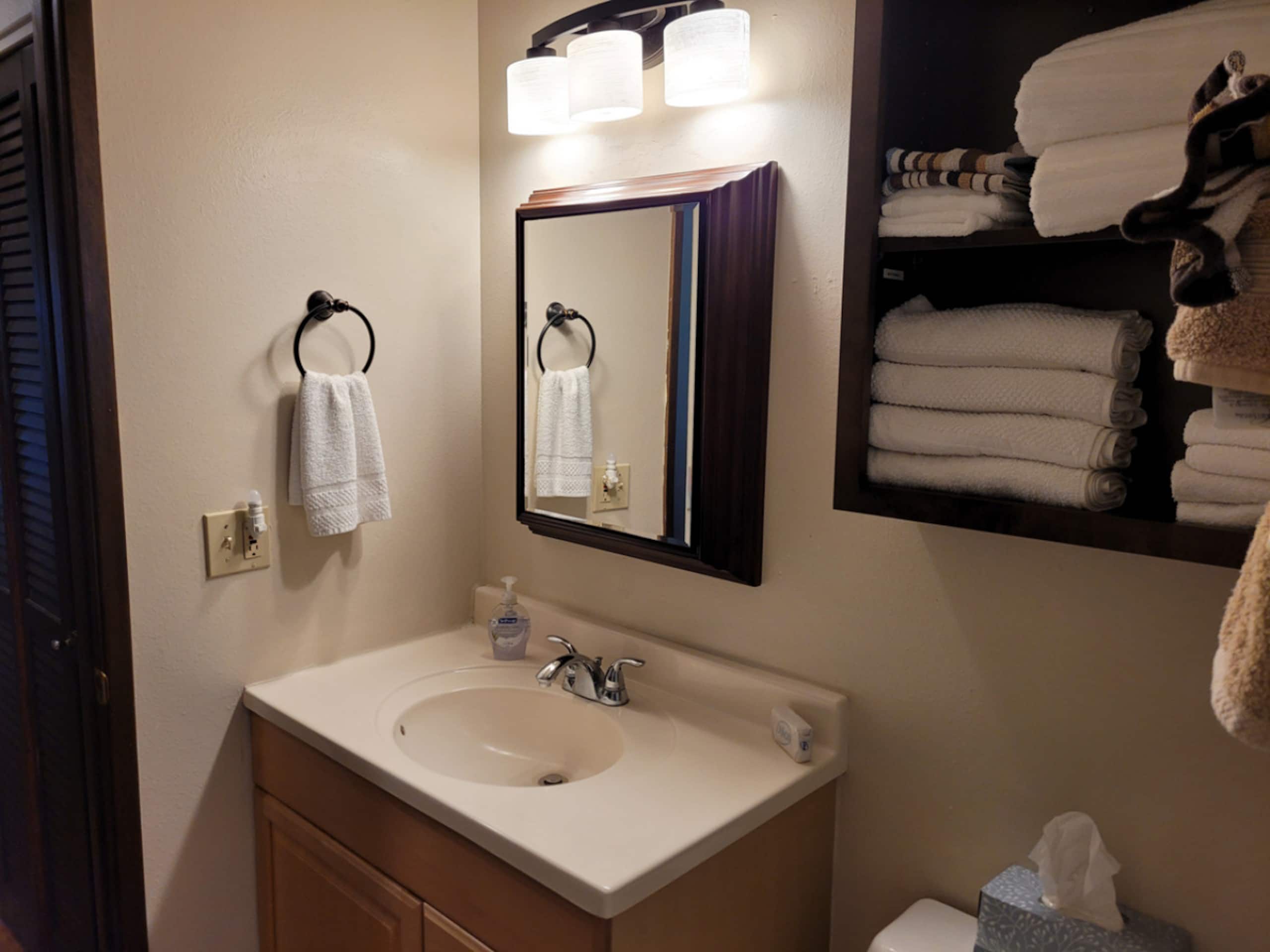 Condo in Kailua-Kona · ★4.87 · 2 bedrooms · 3 beds · 2 private baths - Image 22
