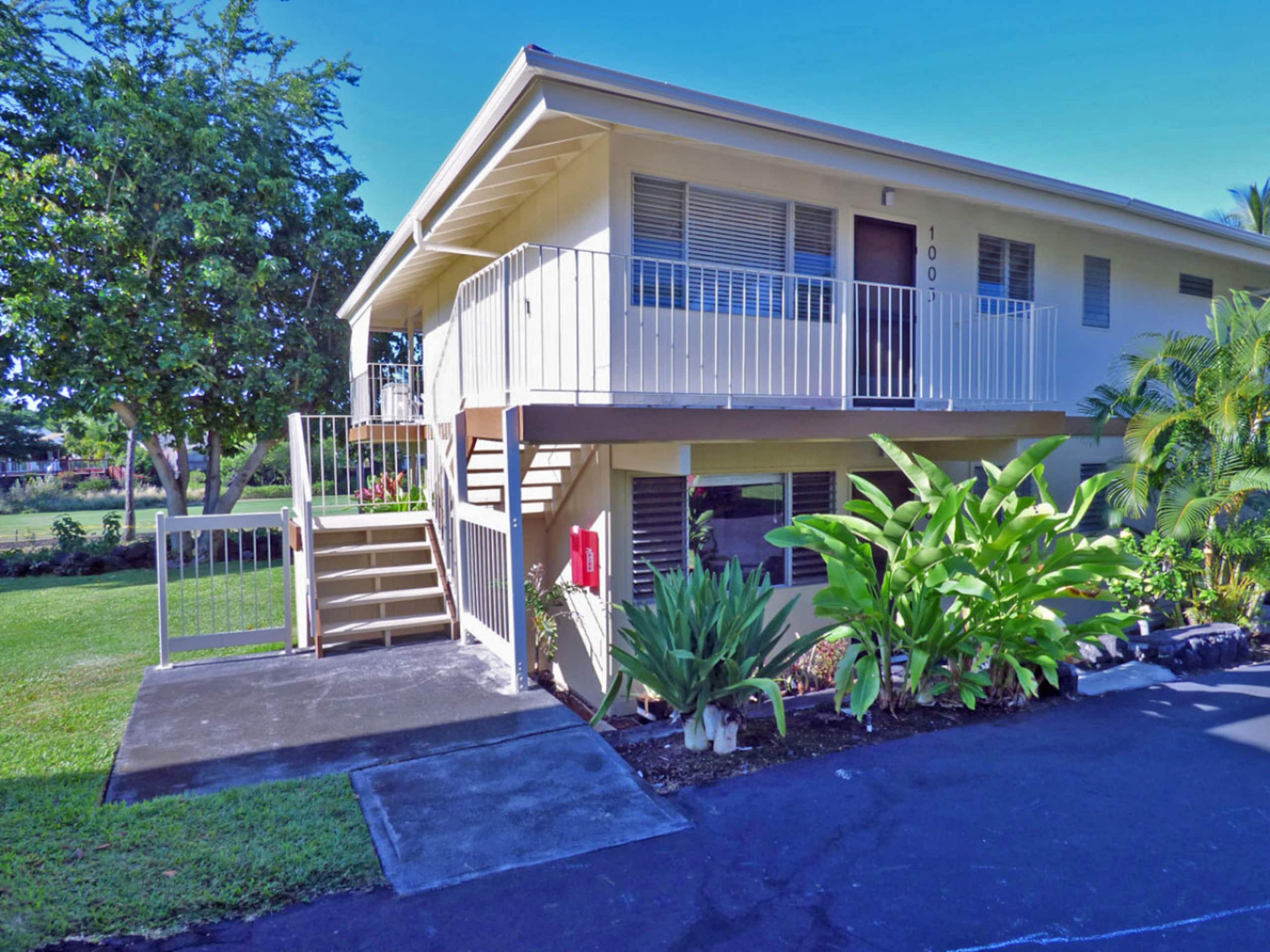Condo in Kailua-Kona · ★4.87 · 2 bedrooms · 3 beds · 2 private baths - Image 12